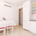 With A Parking Space Punat, Krk - 15094 דירה פונאנט